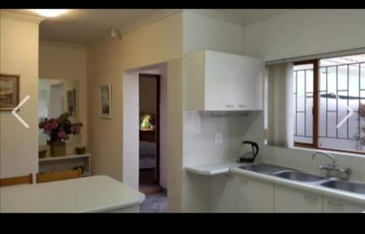 4 Bedroom Property for Sale in Glen Barrie Western Cape